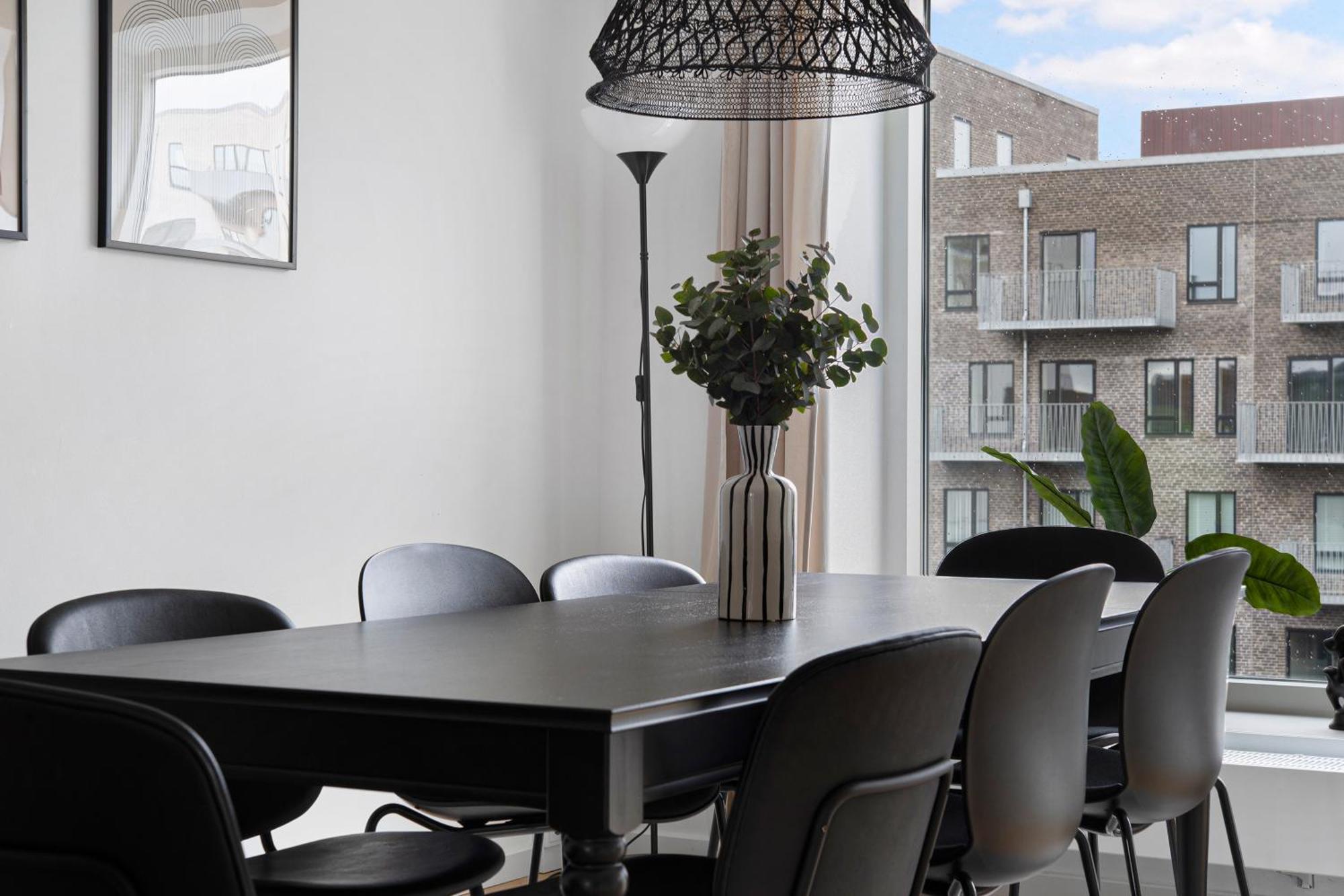 Sanders Arena - Precious Three-bedroom Close To Metro Station Lägenhet *
