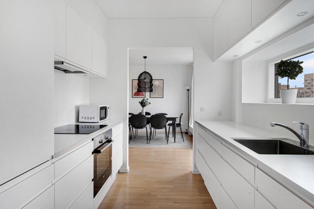 Sanders Arena - Precious Three-bedroom Close To Metro Station Lägenhet *